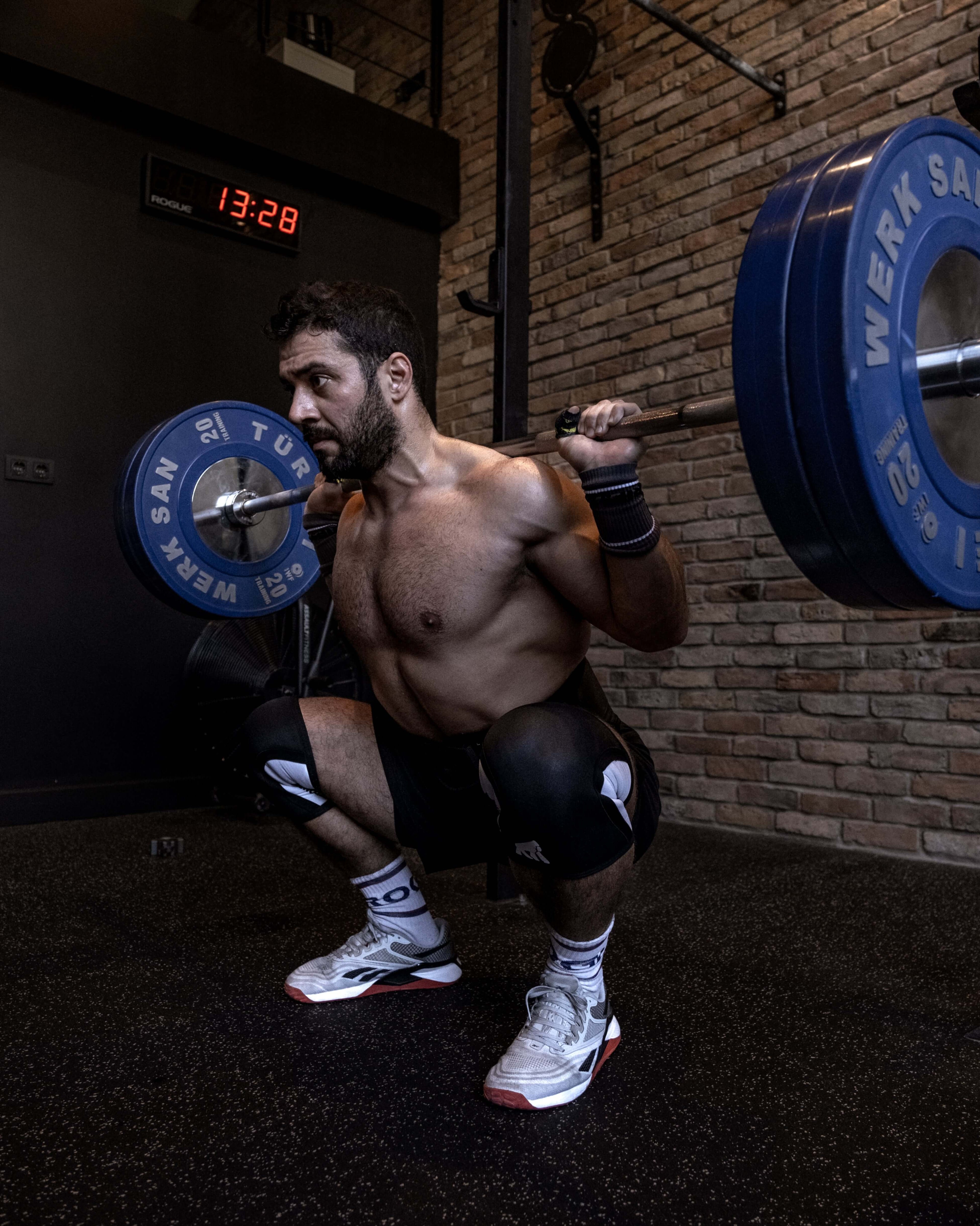 Fitness antrenmanlarınızda en sağlam diz desteği için StronGrips Dizlikler