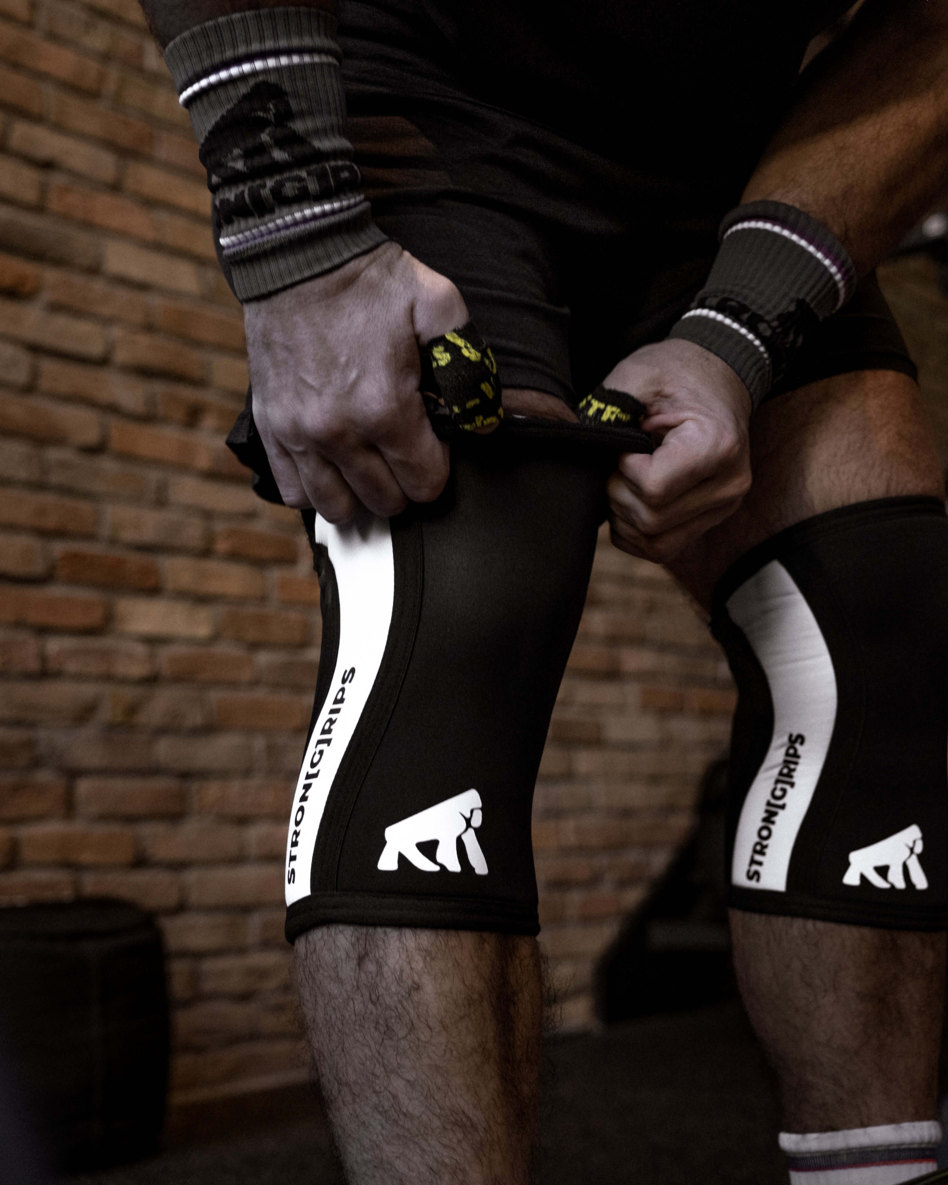 Fitness antrenmanlarınızda en sağlam diz desteği için StronGrips Dizlikler