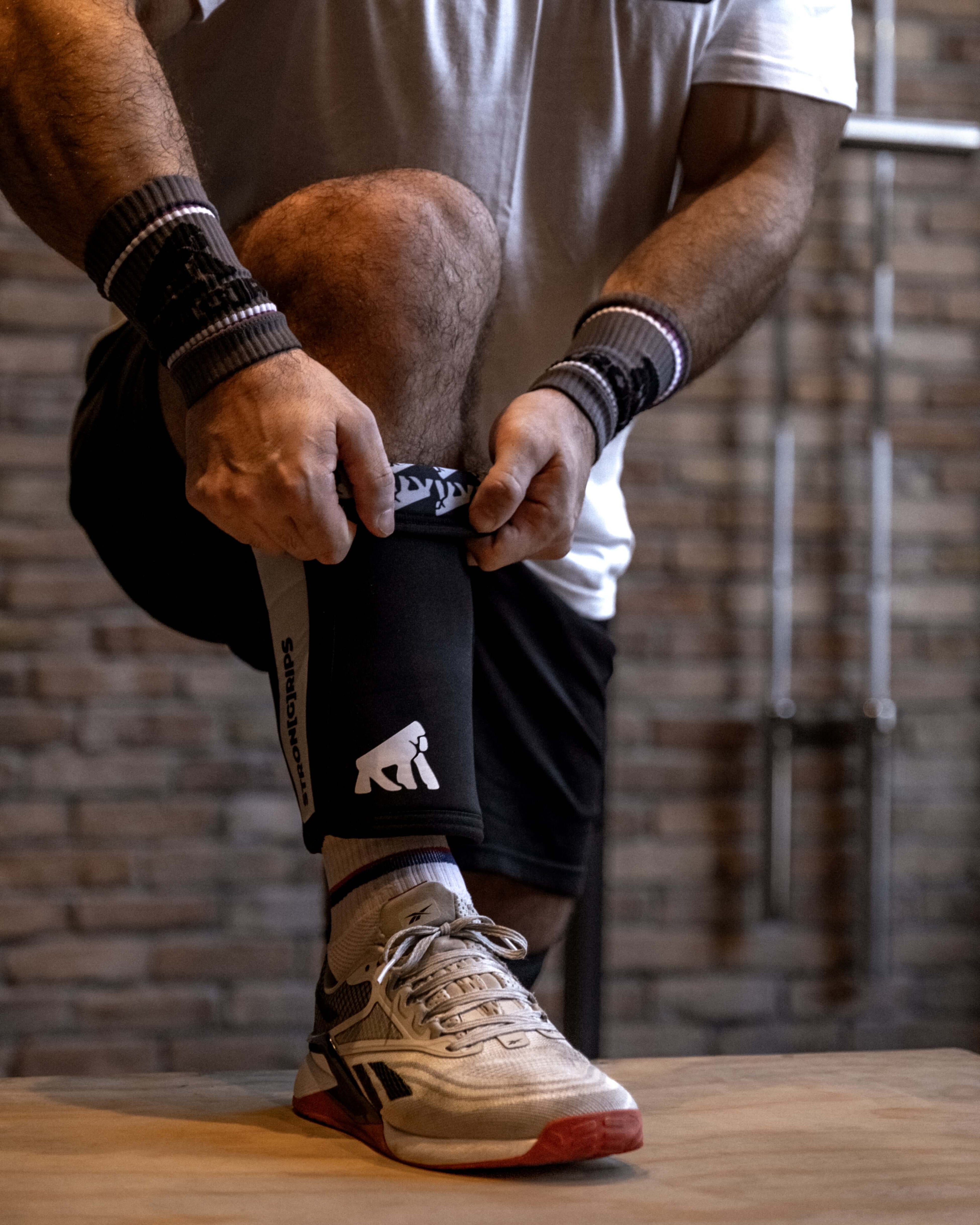 Fitness antrenmanlarınızda en sağlam diz desteği için StronGrips Dizlikler